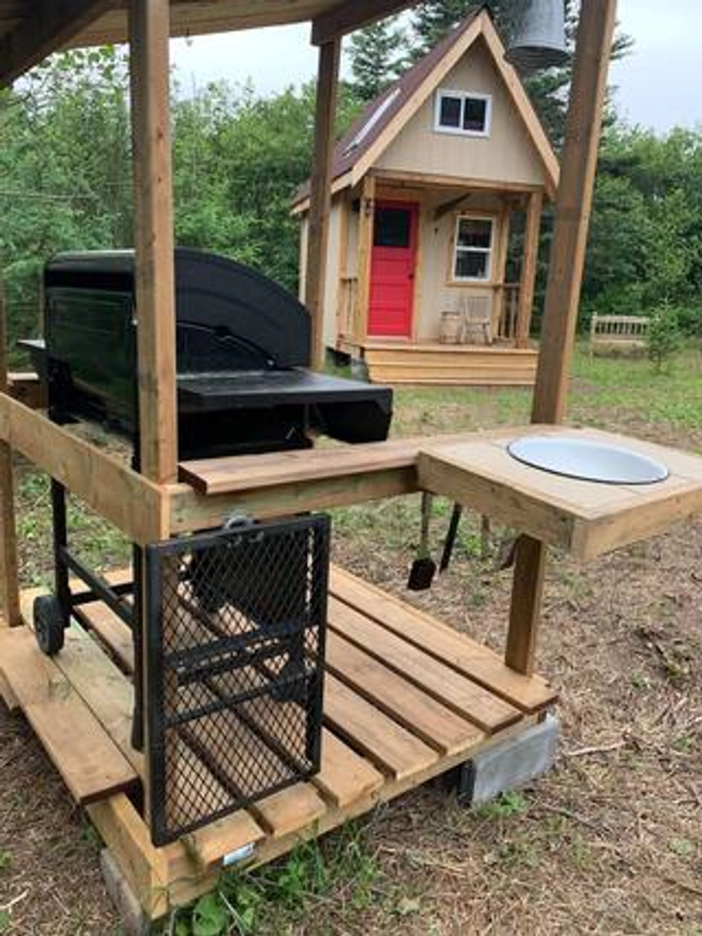 Outdoor cooking station