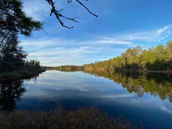 20 minutes away from the seclude lake
