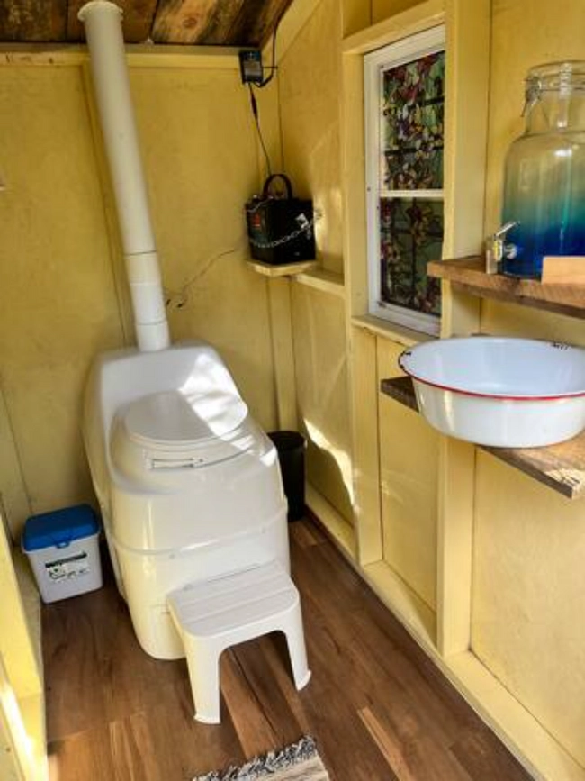 Insite Outlet with composting toilet