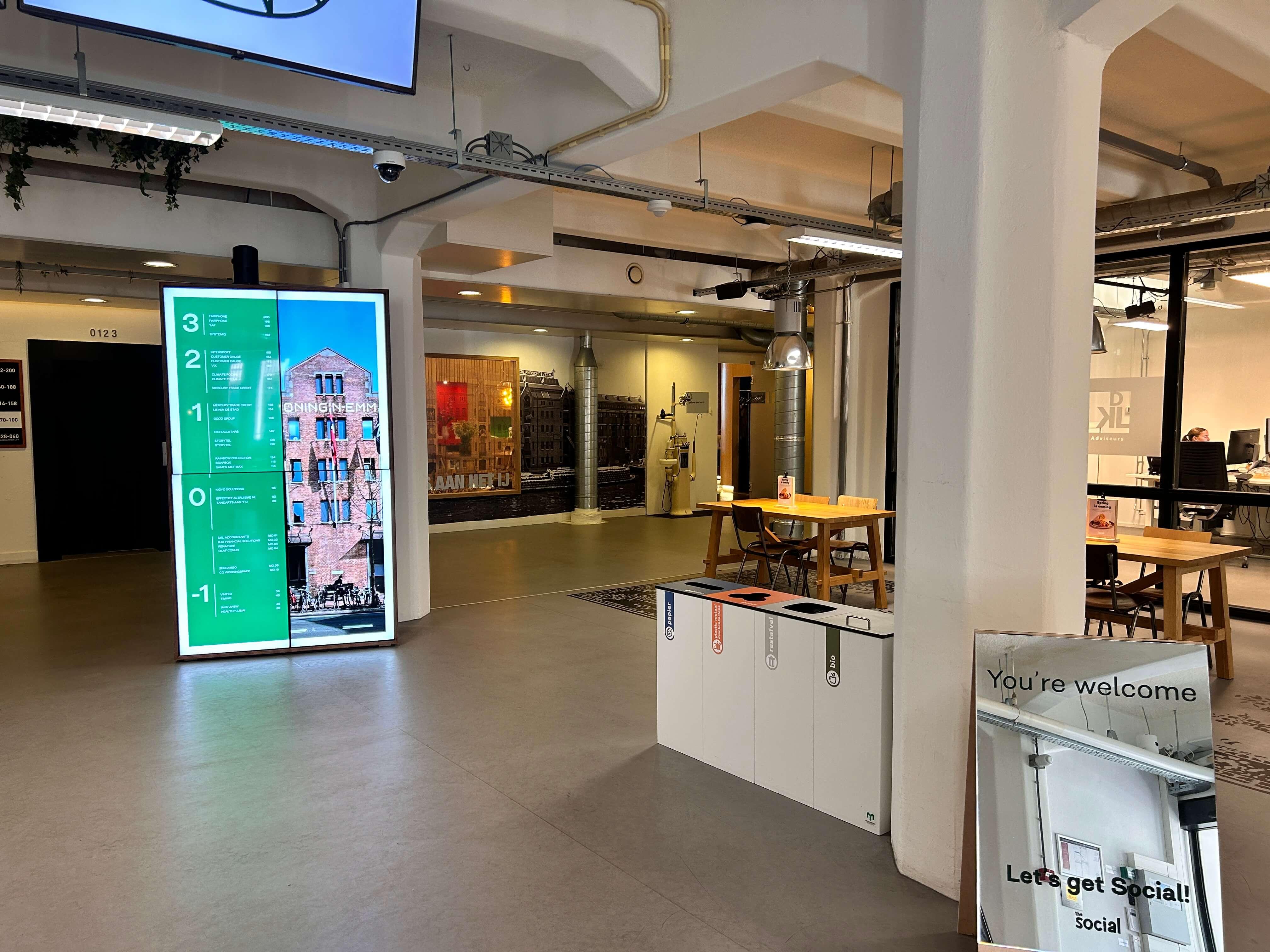 Een foto van de gemeenschappelijke ruimte op weg naar ons kantoor.