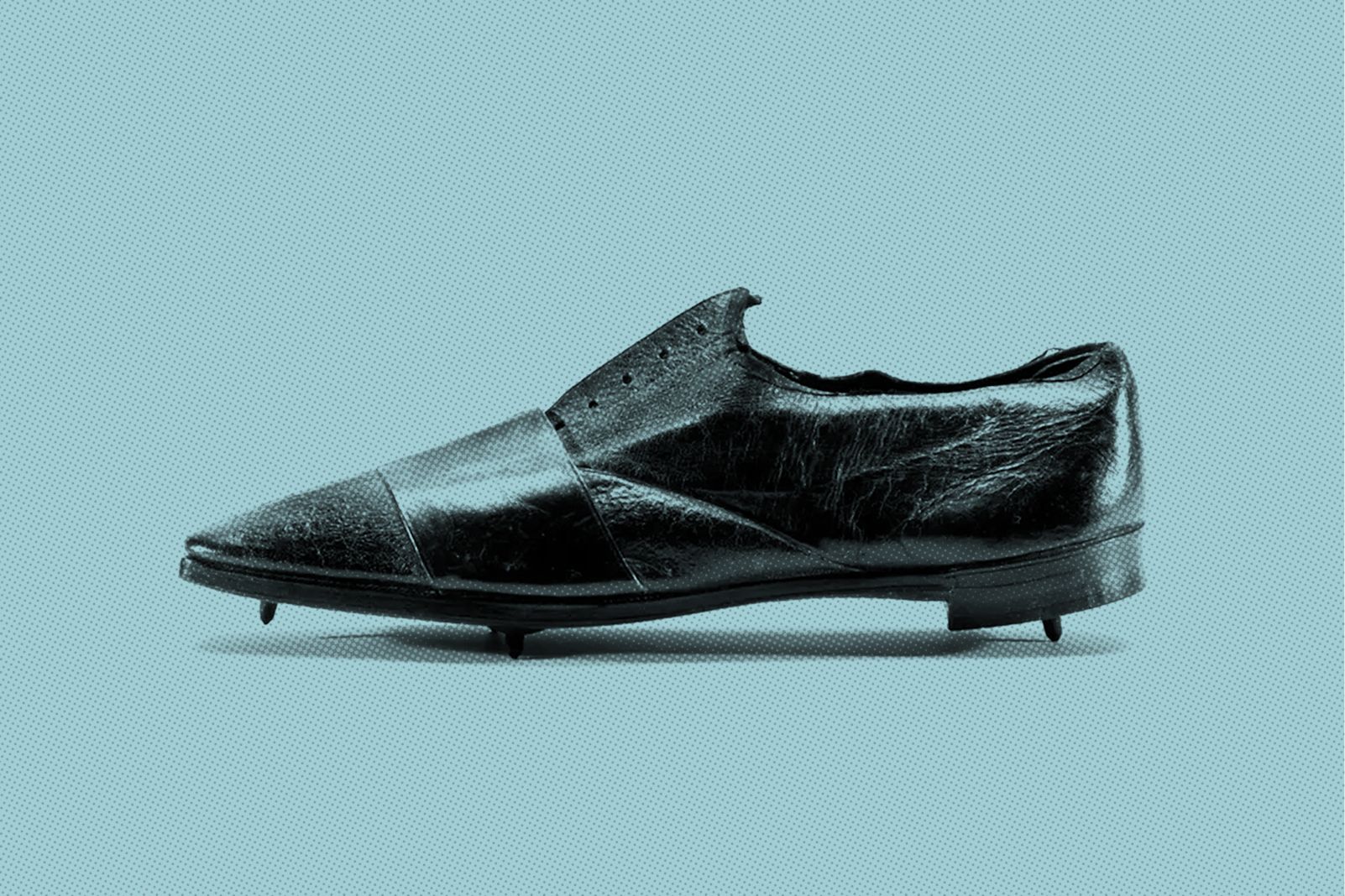 An image of an old running shoe from the early 19th century