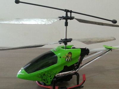 Helicóptero de Controle Remoto B-Flyer Usando Hélices de Alumínio