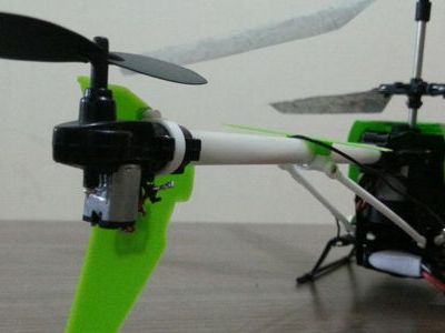 Quem Disse que Mini Helicópteros de Controle Remoto Não Voam Contra o Vento?