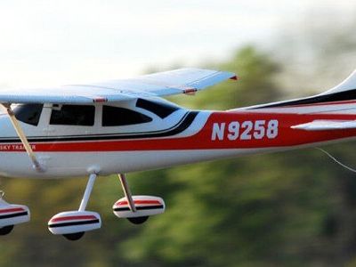 Aeromodelo Cessna 182 em Depron Taxiando no AeroAguia (Vídeo)