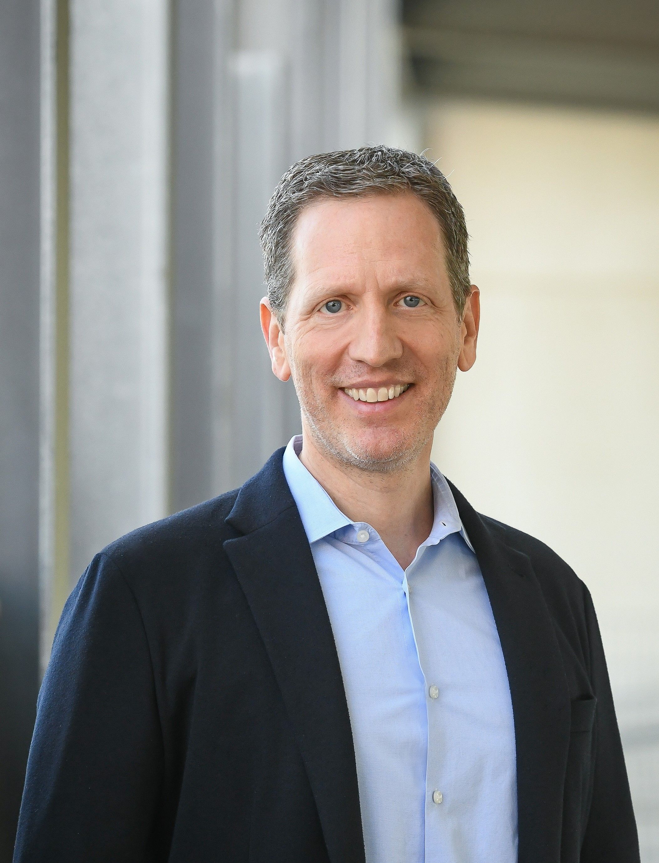 Professor Sascha Schmidt