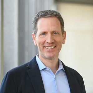 Professor Sascha Schmidt