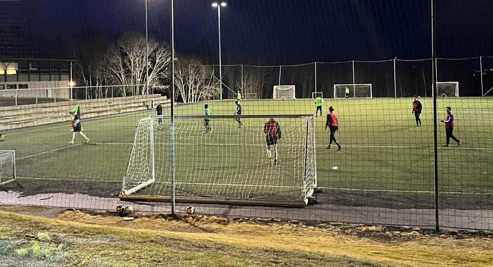 Kveldstrening på kunstgrasbana til Fiksdal/Rekdal BK