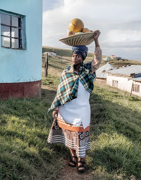 Zizipho Poswa pays homage to the grace and strength of Xhosa women