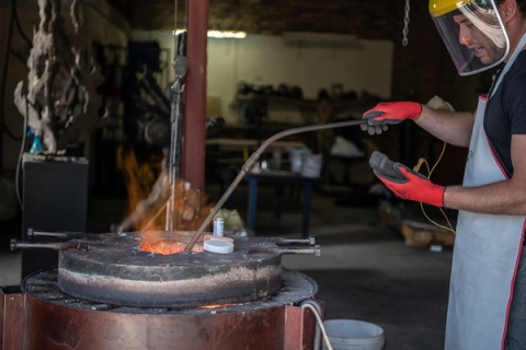 Adventures in open-cast smelting with Jesse Ede