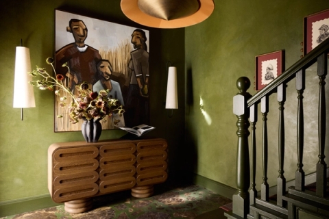 Mmangaliso Nzuza work in the THEBE MAGUGU SUITE at the Mounte Nleson, Cape Town
