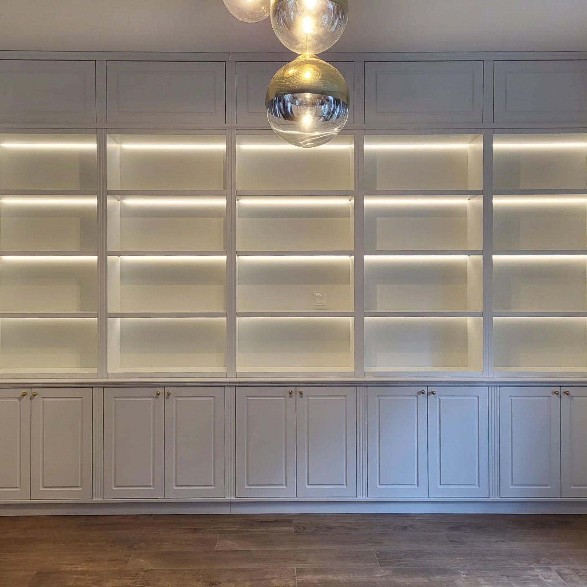 Kupatilo, stepenište i biblioteka, Aleks Drvo, fotografija 1