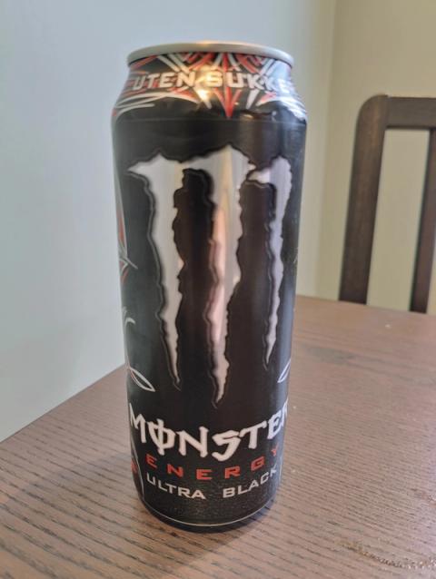 Monster Ultra black, hele boksen