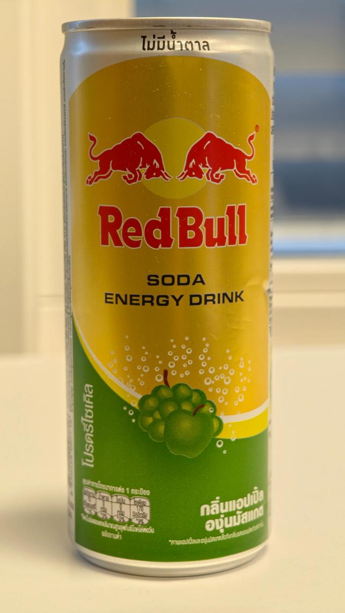 RedBull Apple and muscat grape, hele boksen