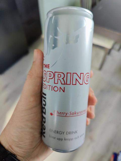 RedBull The Spring Edition - cherry sakura, the full can