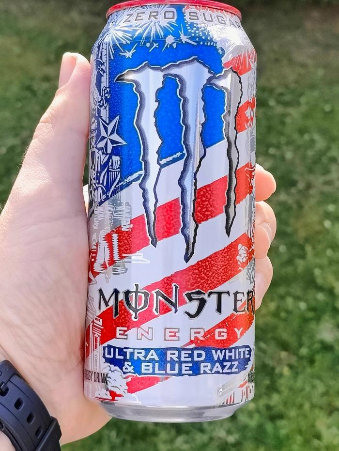 Monster Ultra red white & blue razz, hele boksen