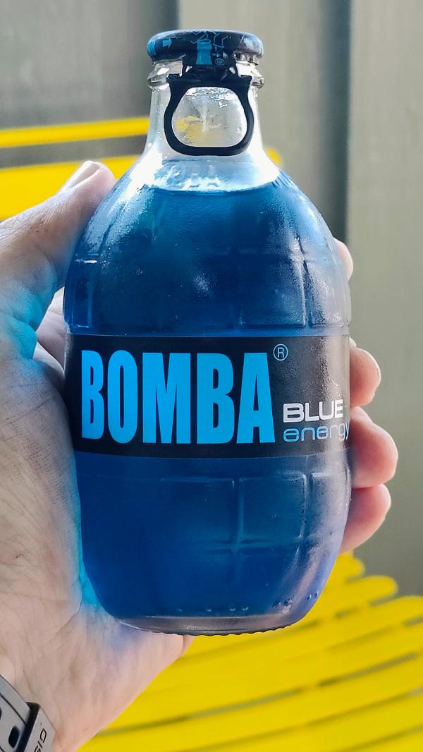 Bomba Blue Energy, hele boksen