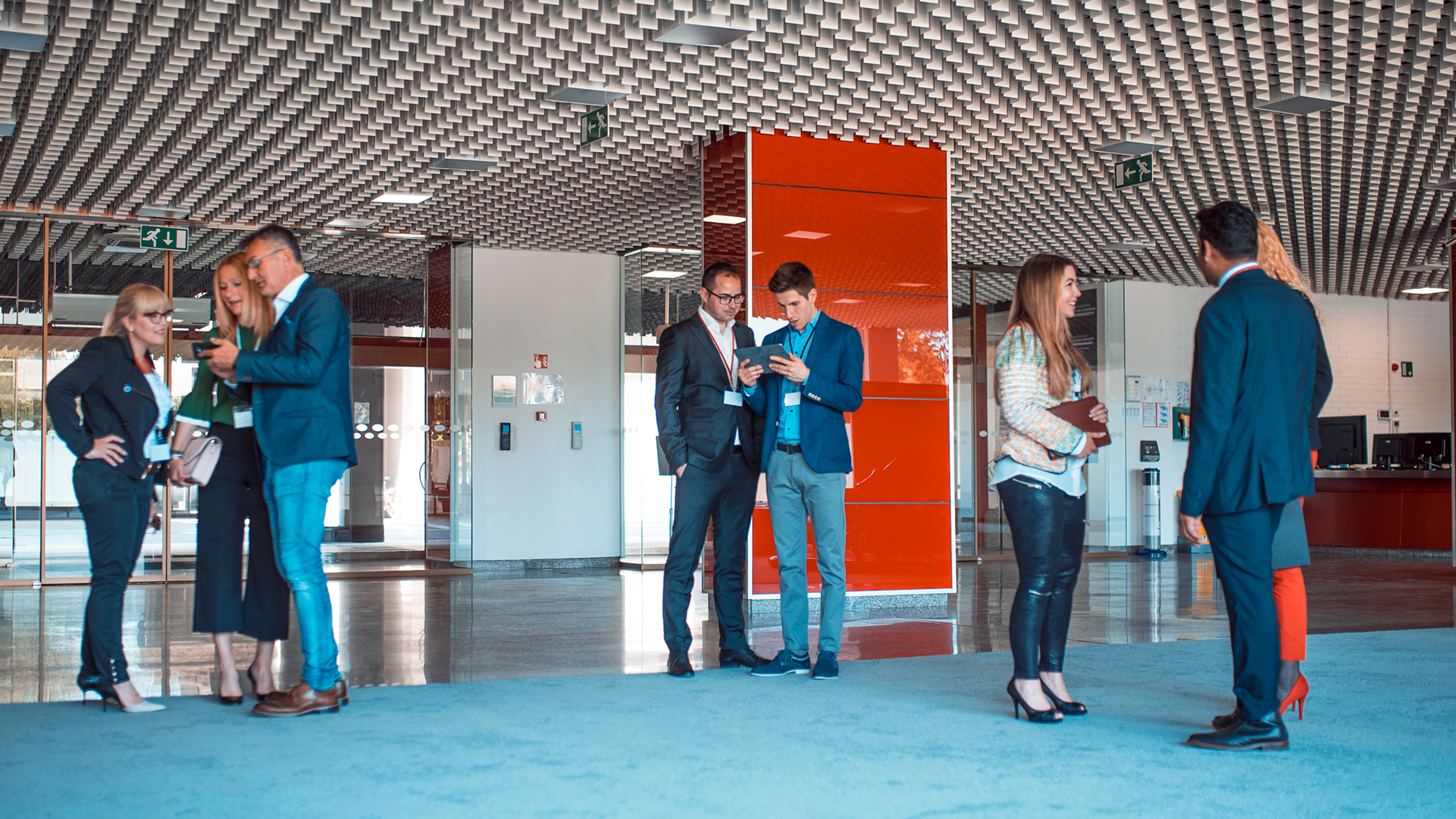 Attendees at Diligent Elevate 2024 heading into transparency sessions