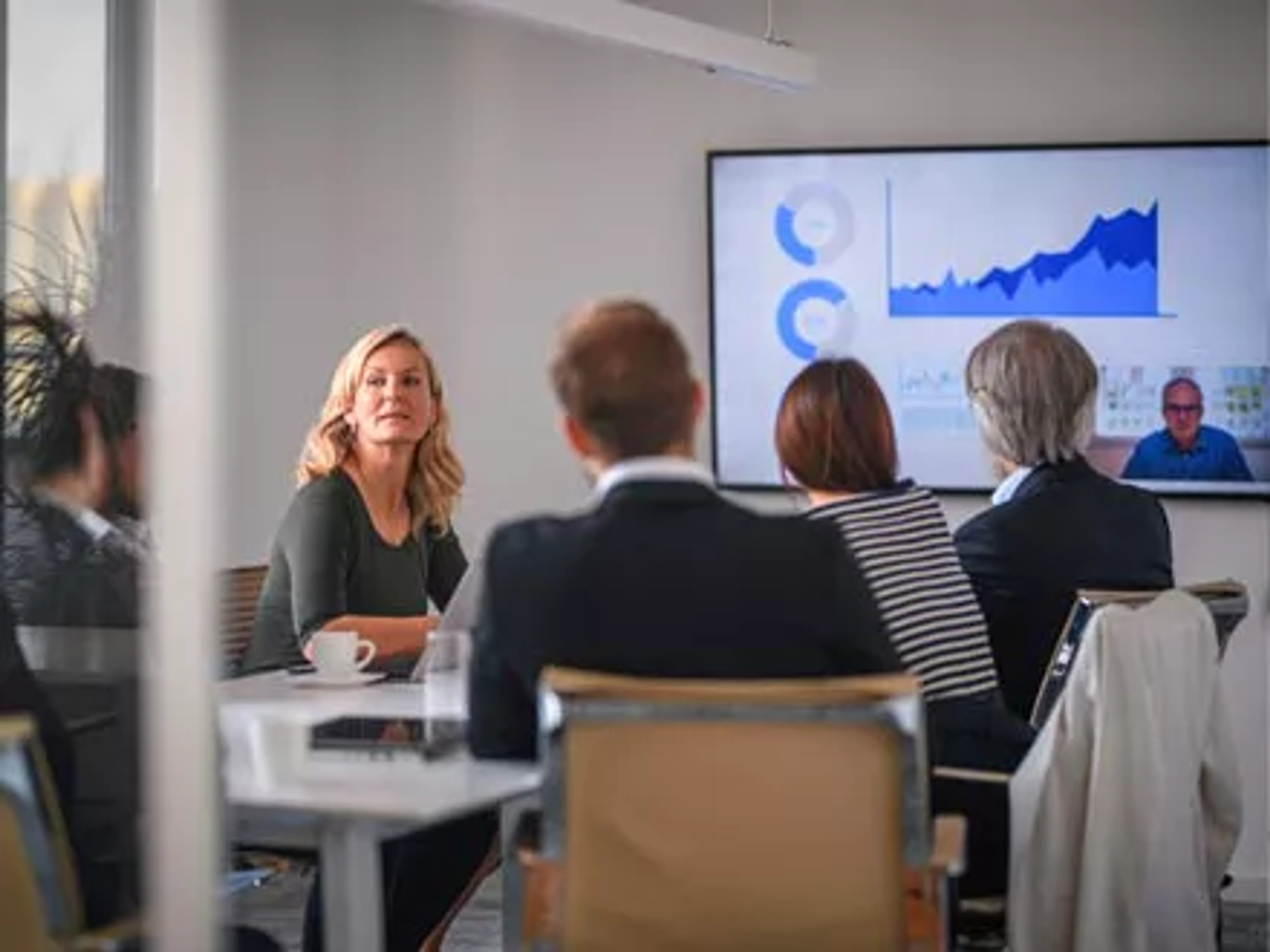 Hybrid board reviews data on presentation to improve their board committee management