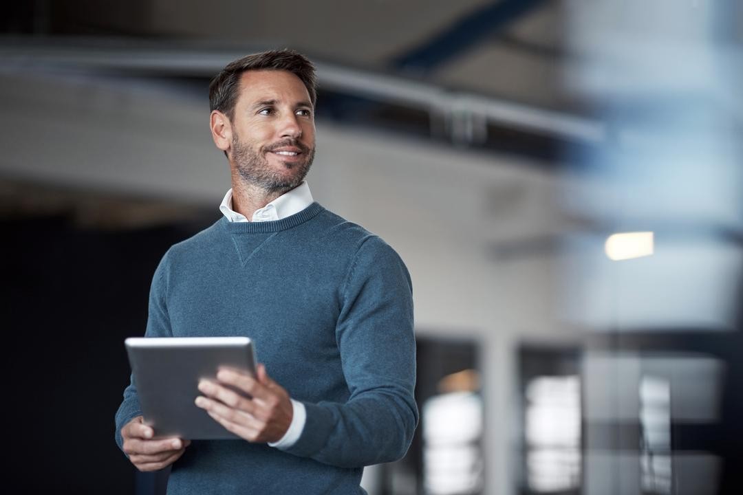 board director using technology to guide GRC decision-making