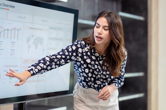 An auditor using GRC technology to manage and automate internal controls