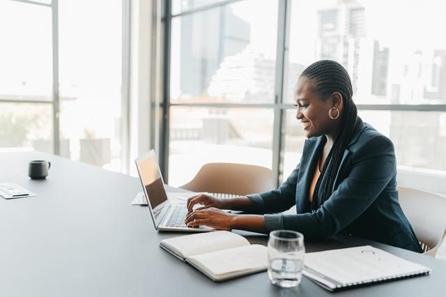 A board member using Diligent Boards to follow corporate governance best practices