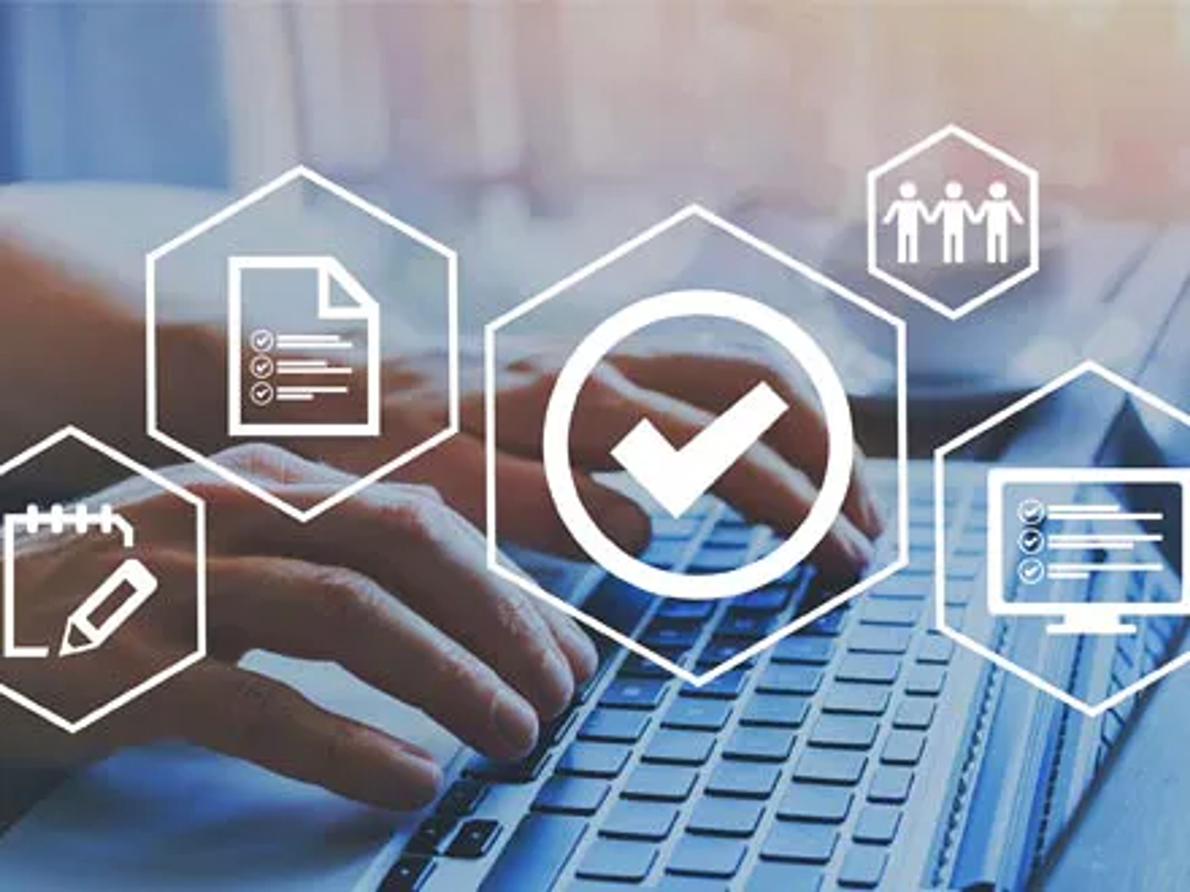 How many components are included in an effective compliance plan?