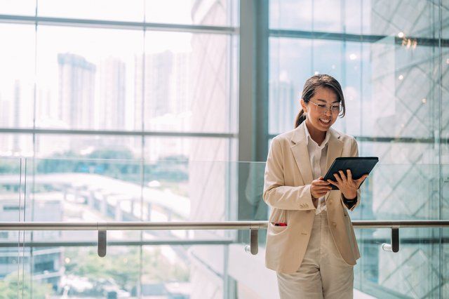 A corporate secretary reading Diligent's checklist to improve their advisory board meeting minutes