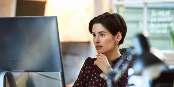 risk-professional-on-computer