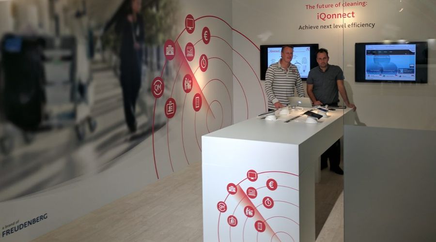 Eric Kok en Johan de Punder van FacilityApps op de stand CMS Berlijn