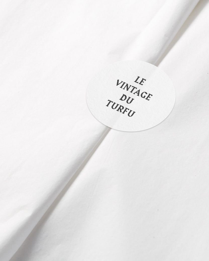 Stickers Unboxing avec papier de soie pour Zoé Léger Vintage | © Studio Cent-Huit 2025