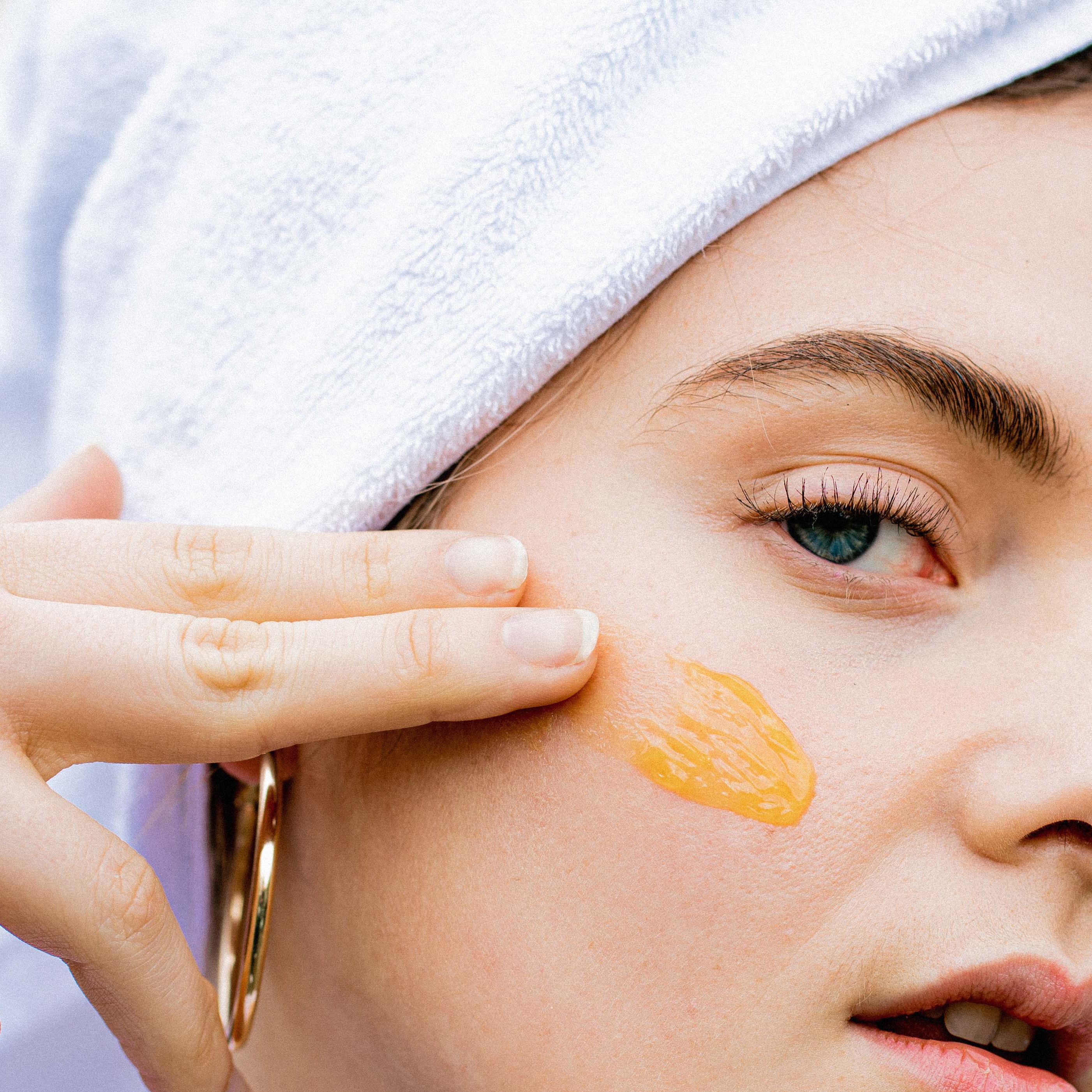 photo fille crème beauté | © Studio Cent-Huit 2025