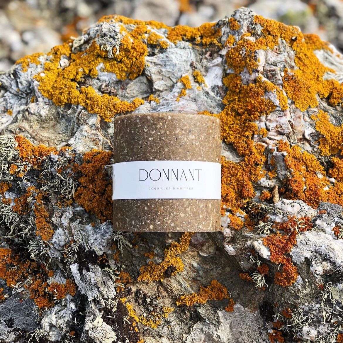 Bougie Sonj Belle-île parfum Donnant contenant recyclé | © Studio Cent-Huit 2025