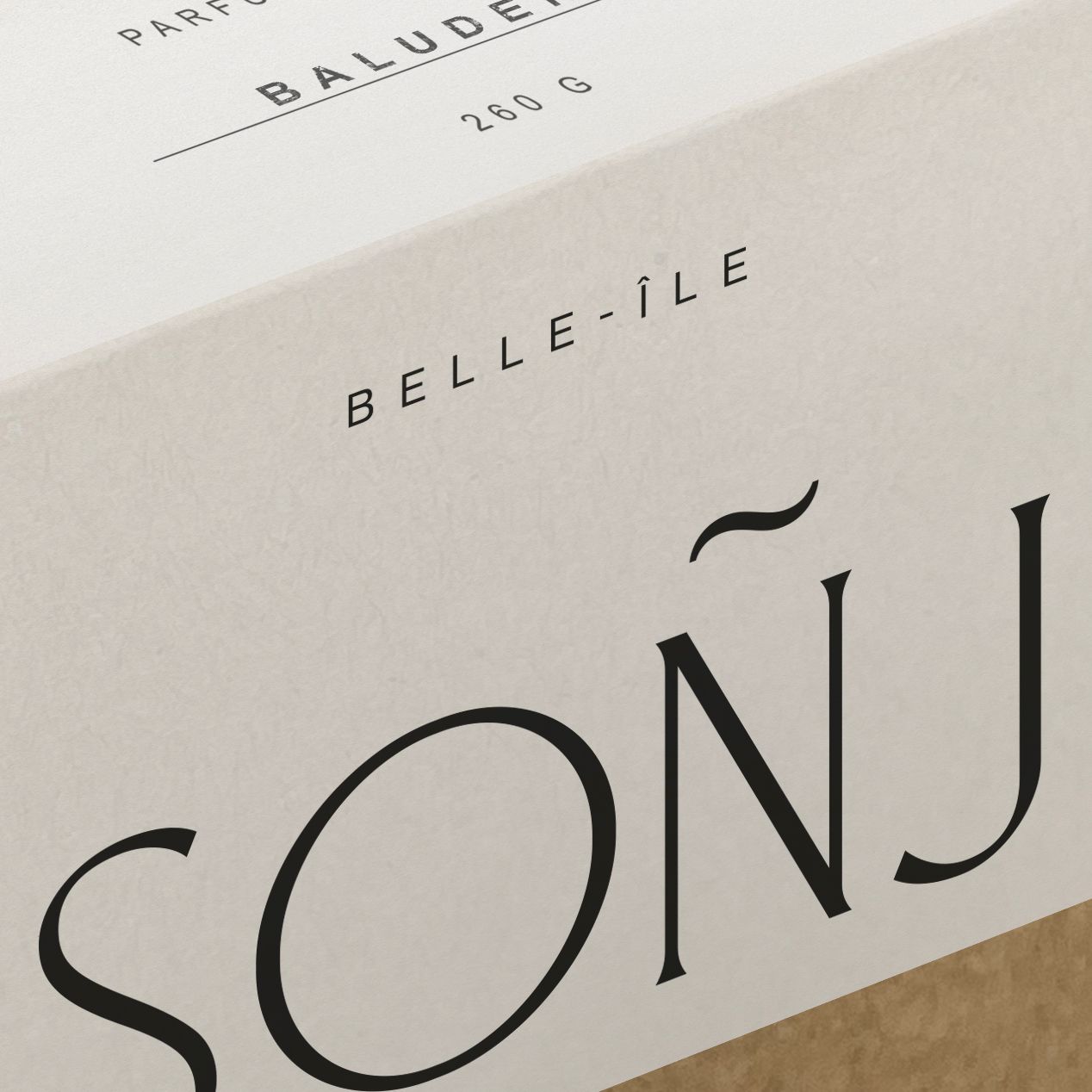 Bougie Sonj Belle-île parfum Baluden packaging kraft | © Studio Cent-Huit 2025