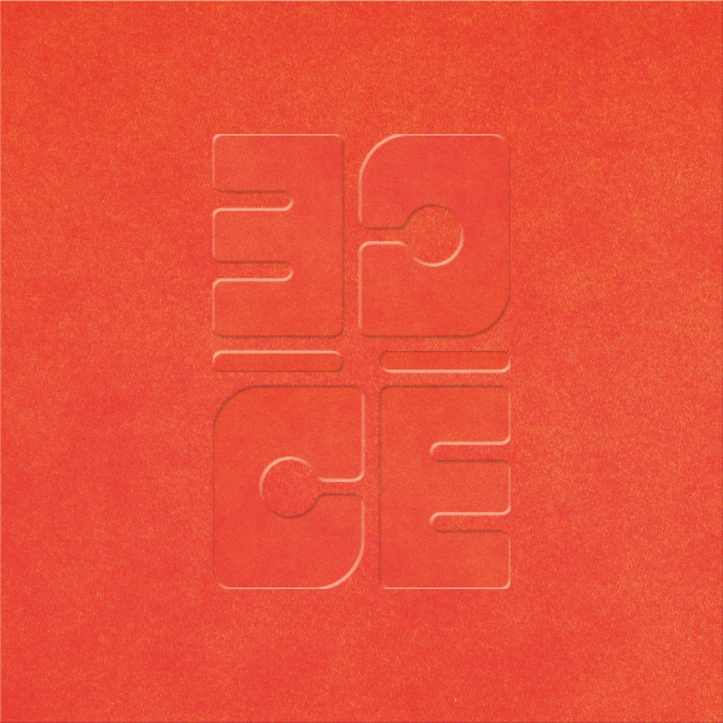 monogramme CE sur fond rouge | © Studio Cent-Huit 2025