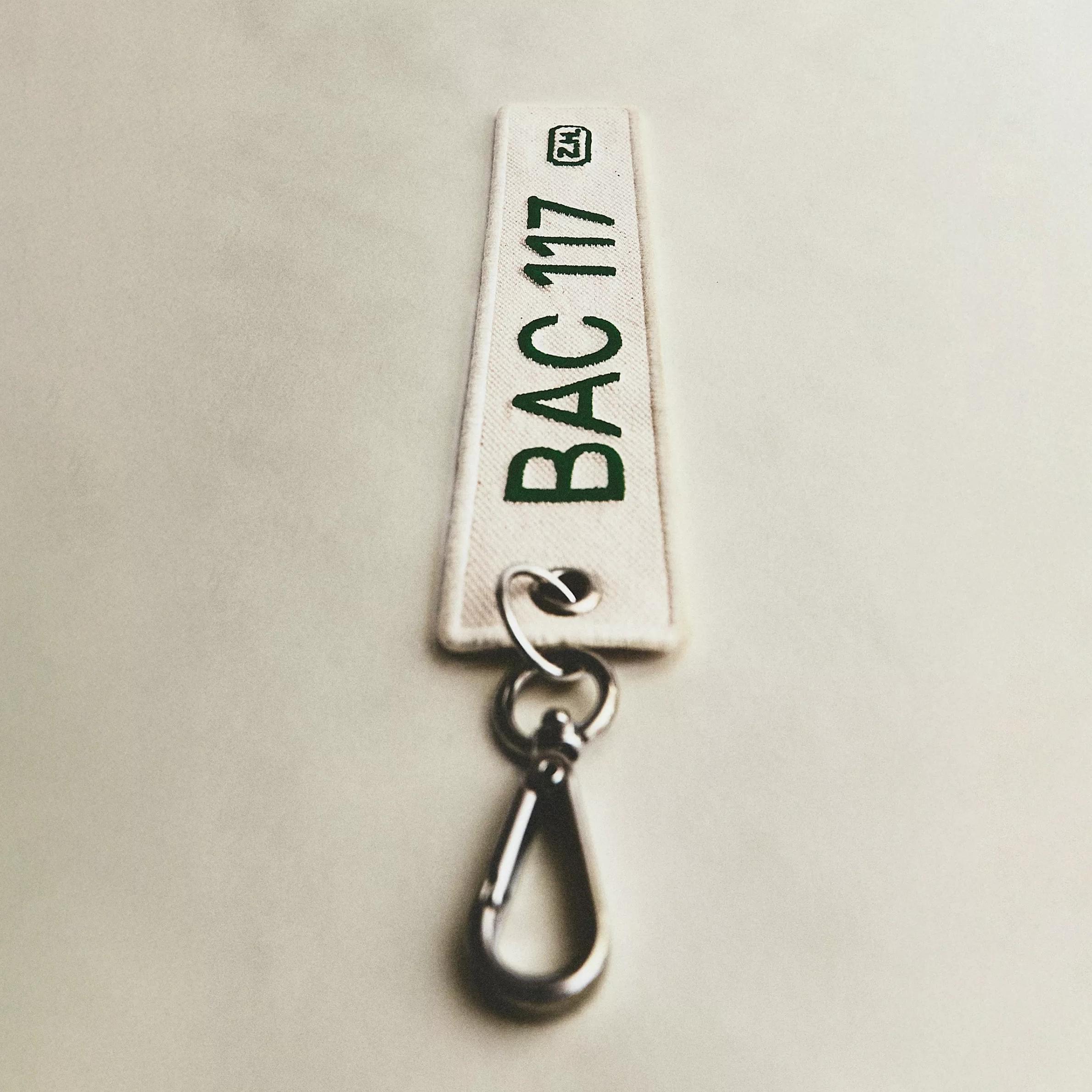 porte clé brodé BAC 117 pour Zara Home | © Studio Cent-Huit 2025