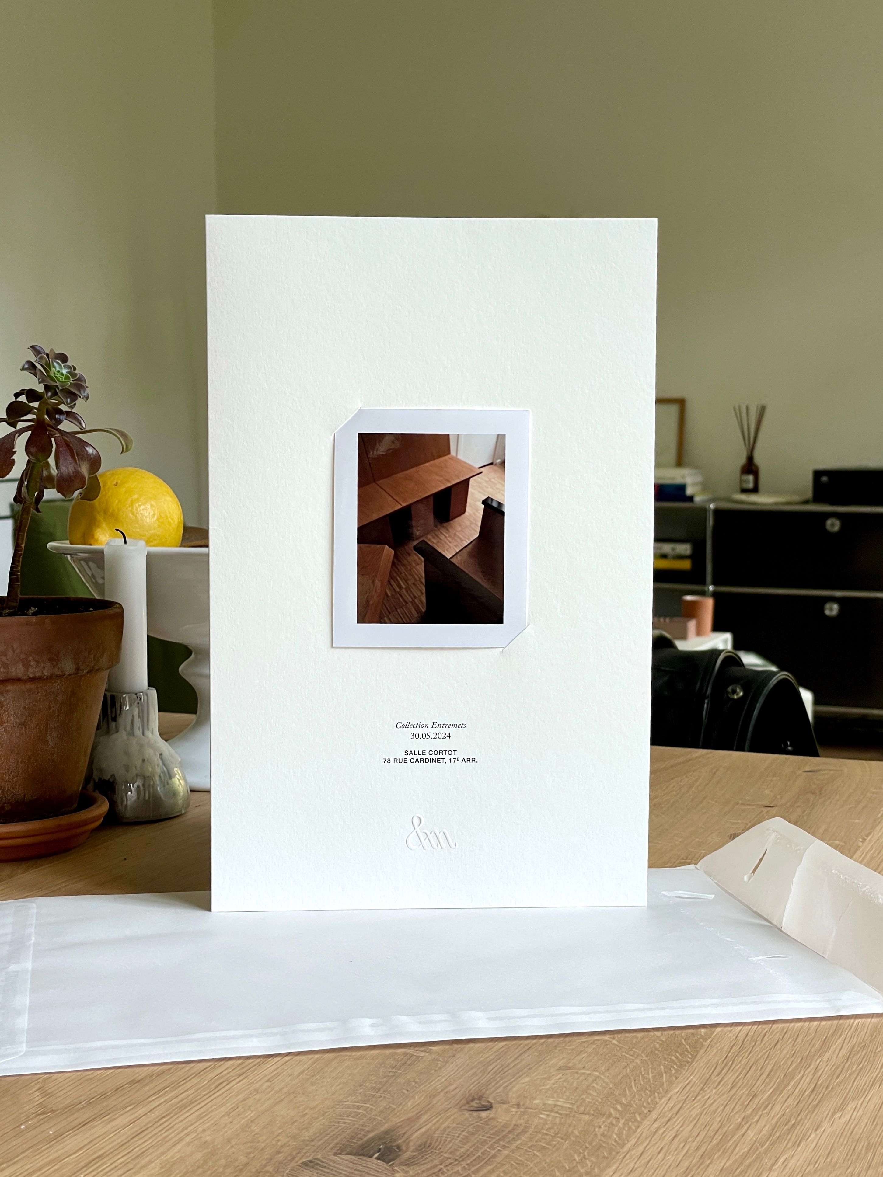 Invitation pour la collection de mobilier Entremets des architectes et designers Hauvette et Madani | © Studio Cent-Huit 2025