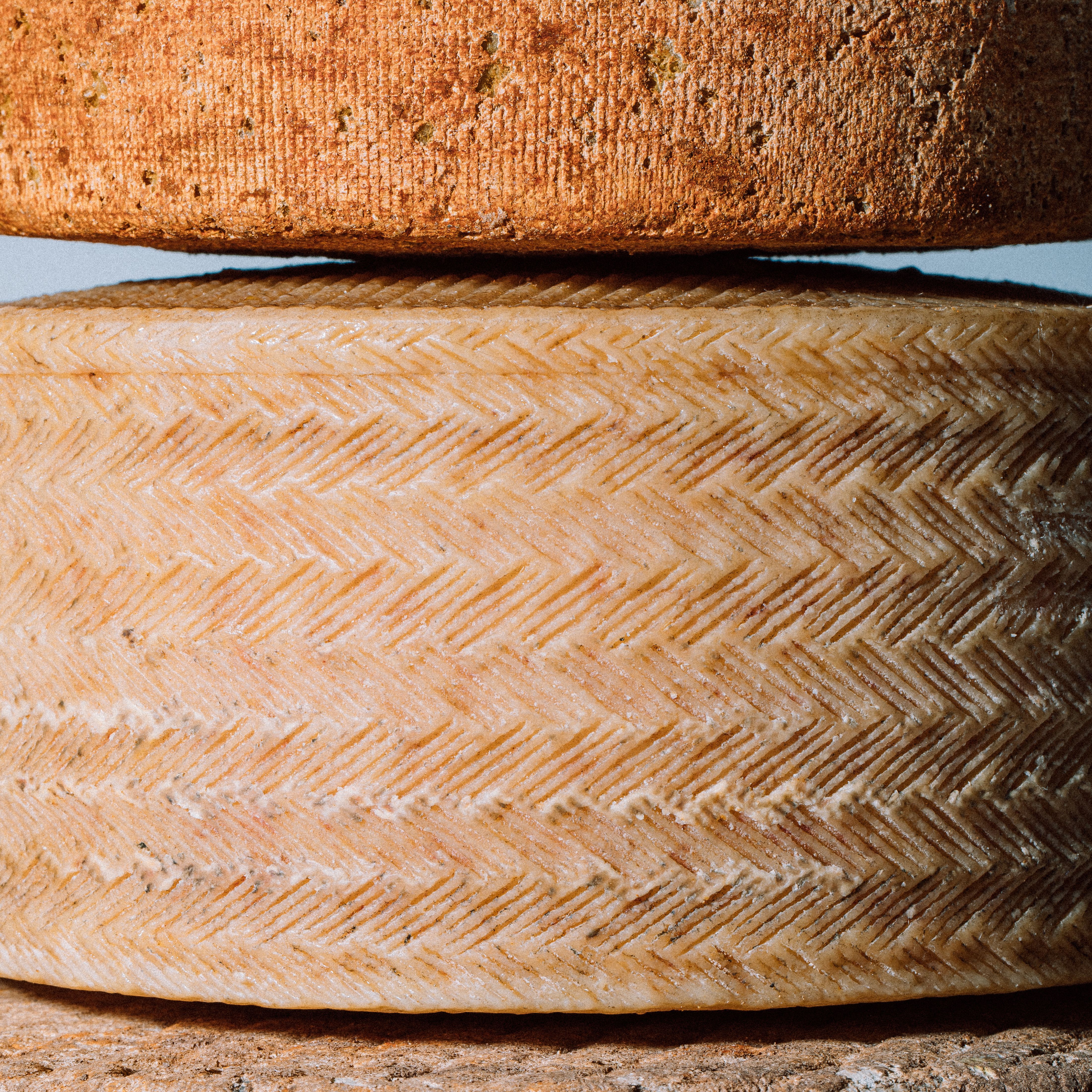 Photo meules de fromage texture | © Studio Cent-Huit 2025