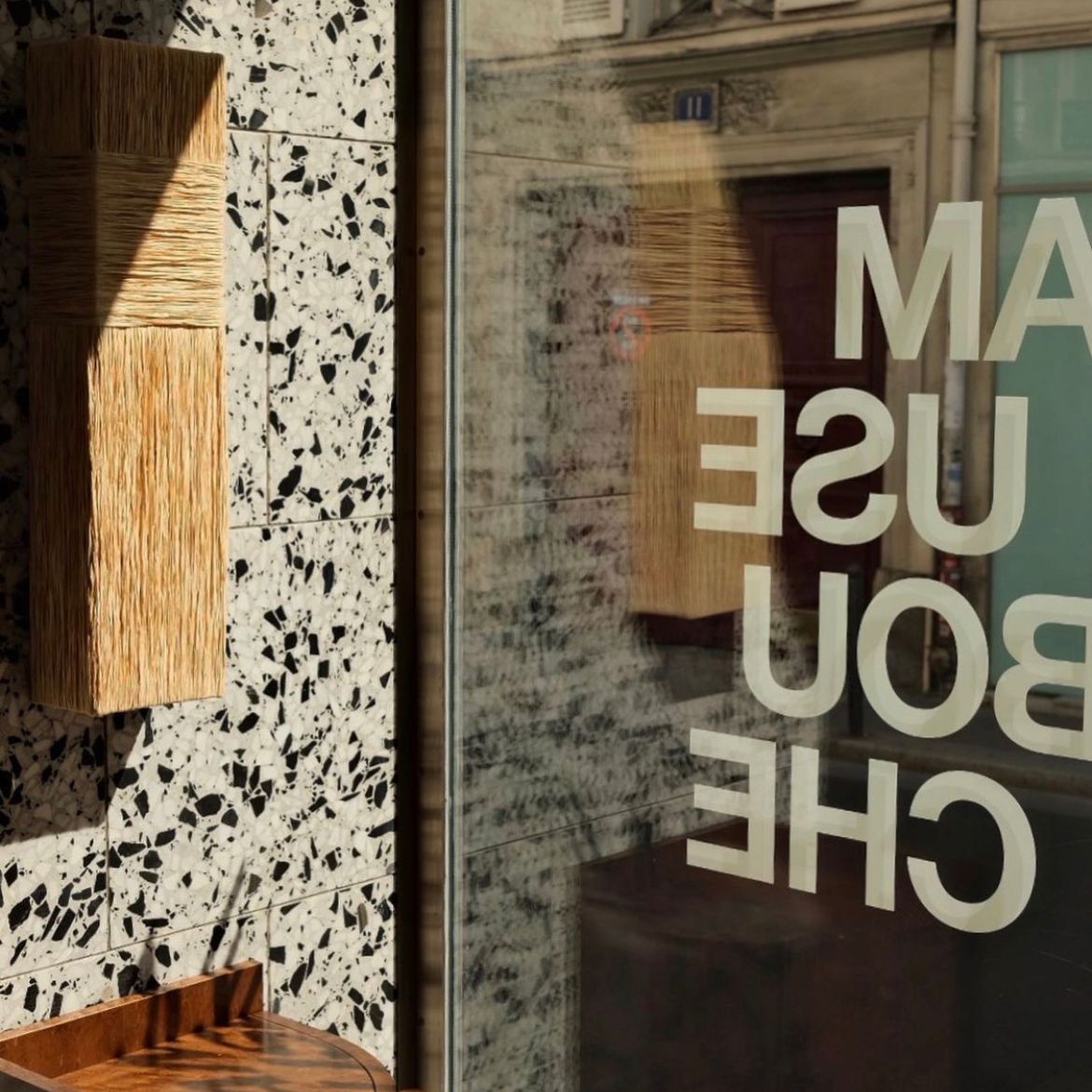 Photo vitrine Galerie Yves Gastou collection Amuse Bouche | © Studio Cent-Huit 2025