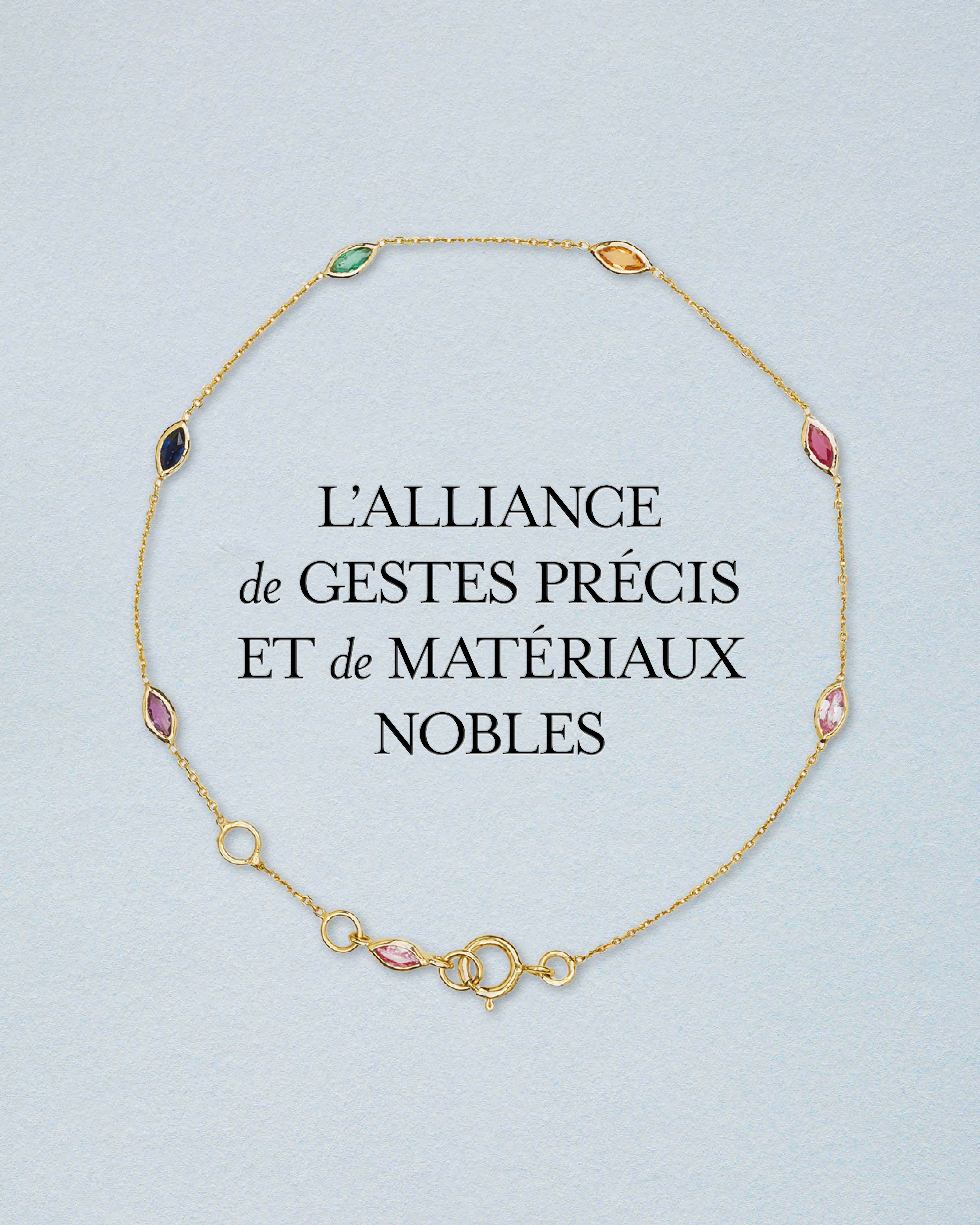 citation avec bijoux collier et pierres précieuses | © Studio Cent-Huit 2025