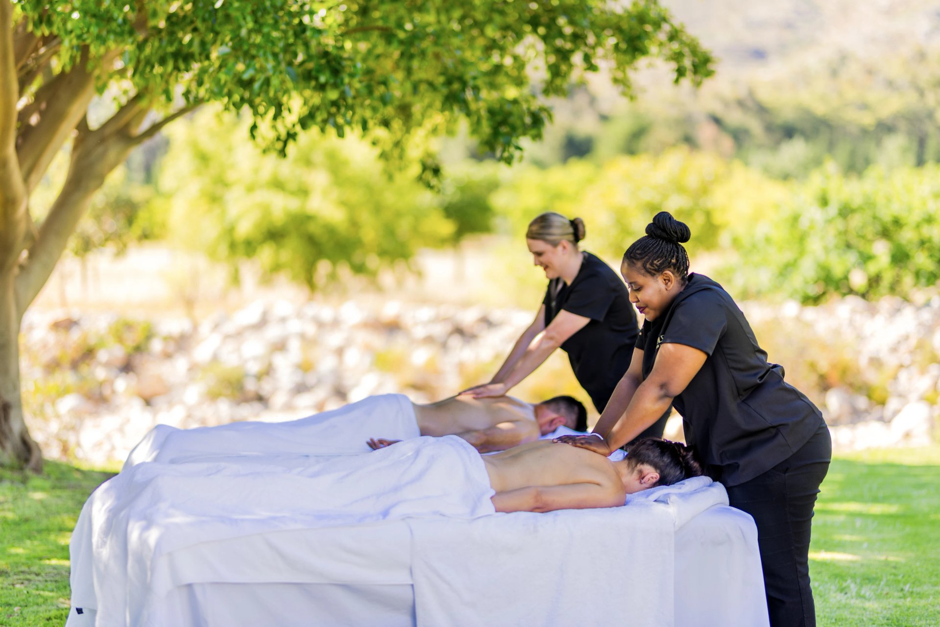 Garden massage for two