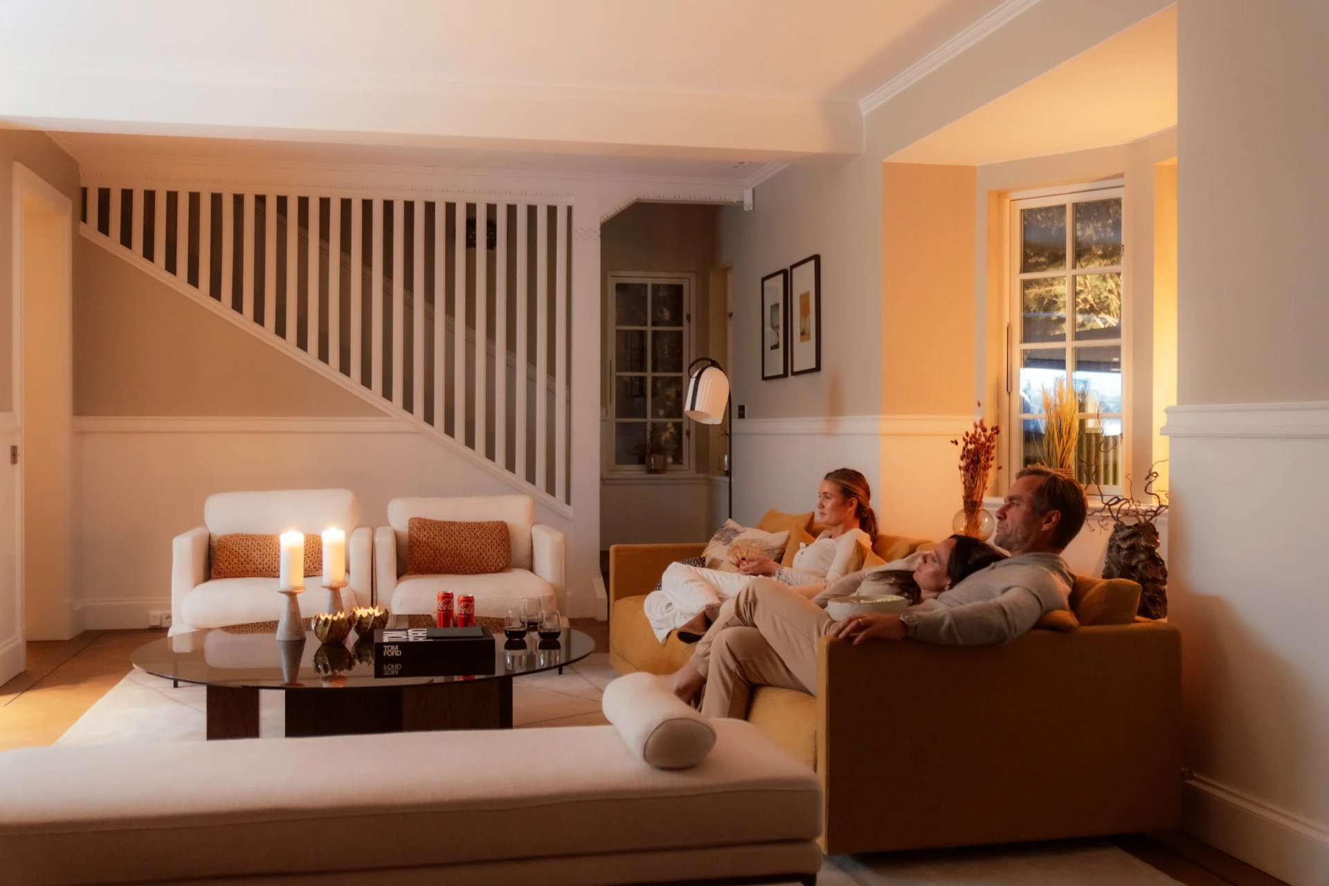 Guests relaxing in the candlelit Villa Sand living room