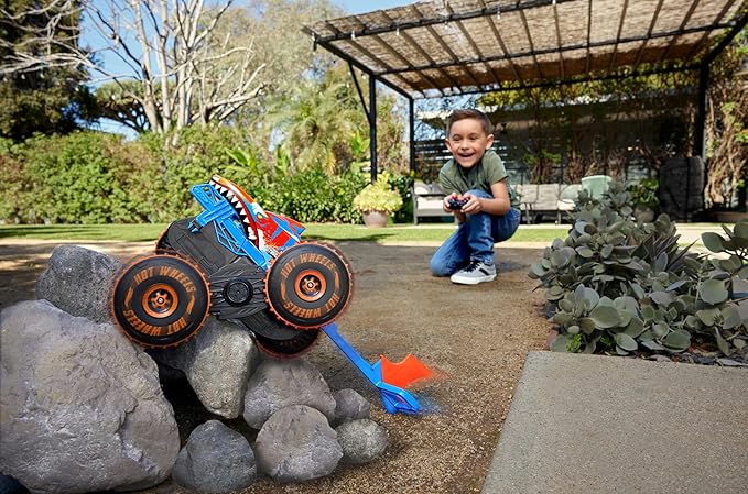 Hot Wheels Monster Trucks - Remote Control Toy Vehicle - View 2