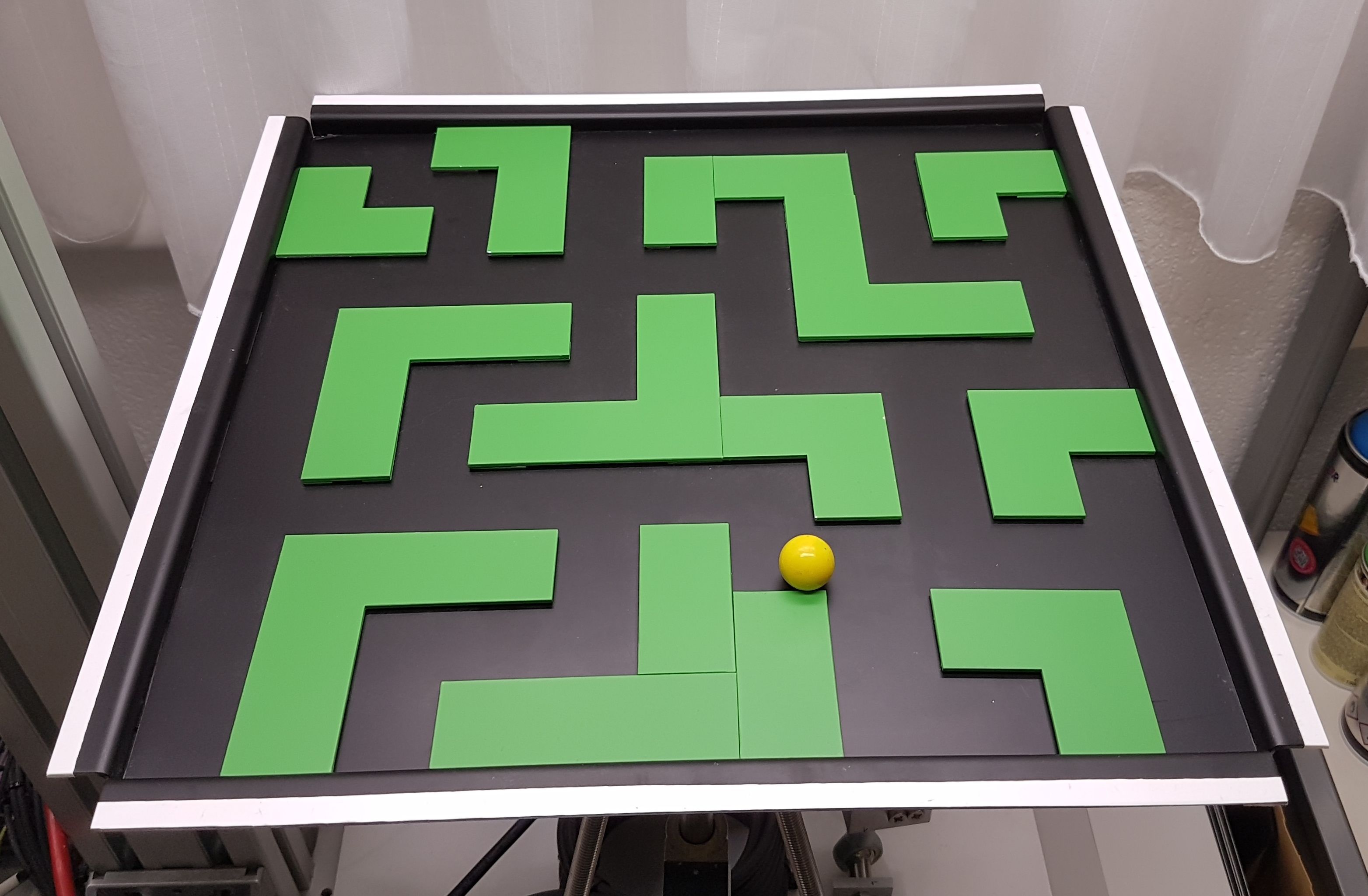 Maze with customizable walls