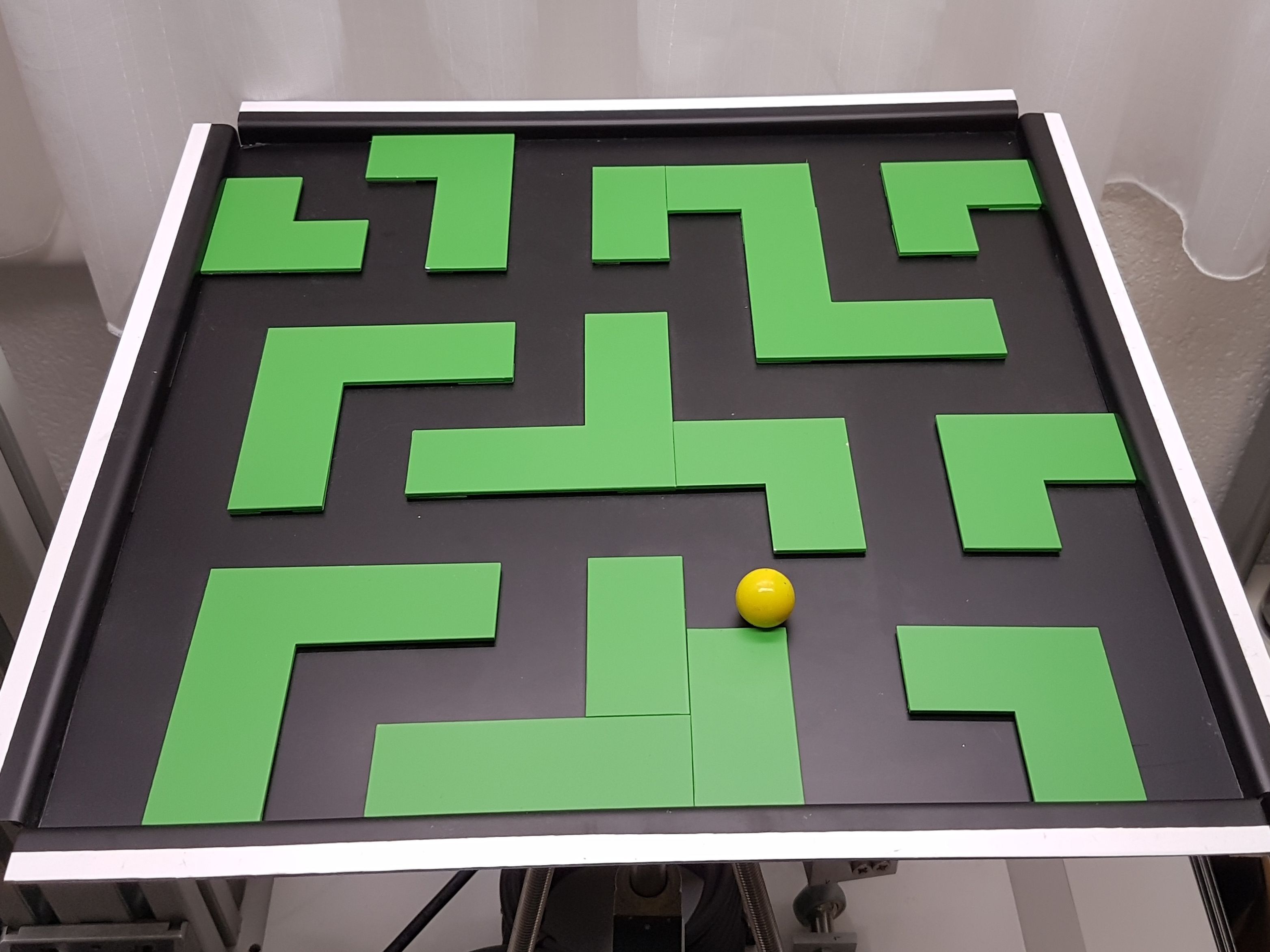 Maze with customizable walls