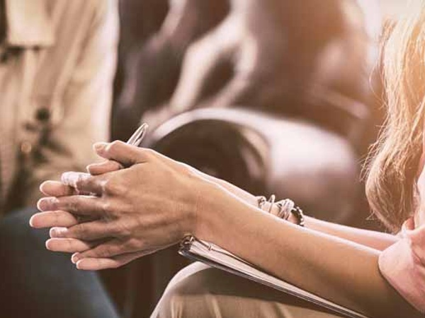 Más allá del algoritmo: el valor insustituible de la terapia humana