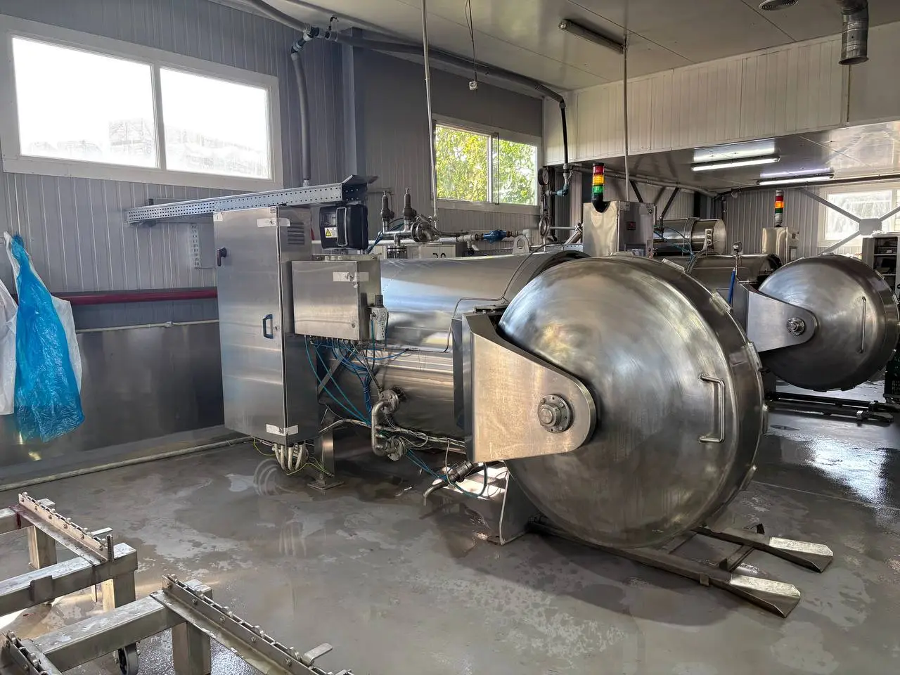 Sterilizing horizontal autoclave