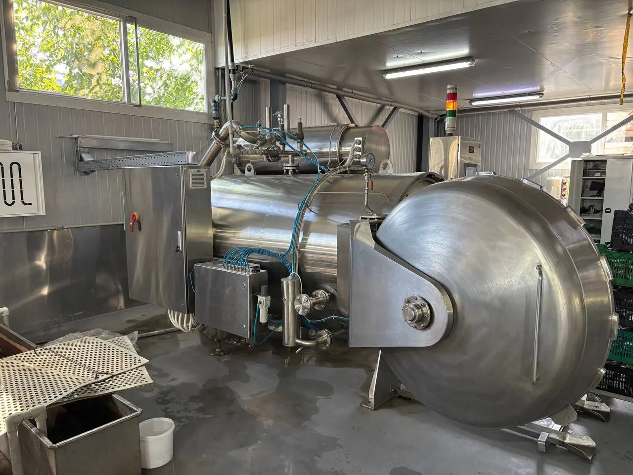 Sterilizing horizontal autoclave