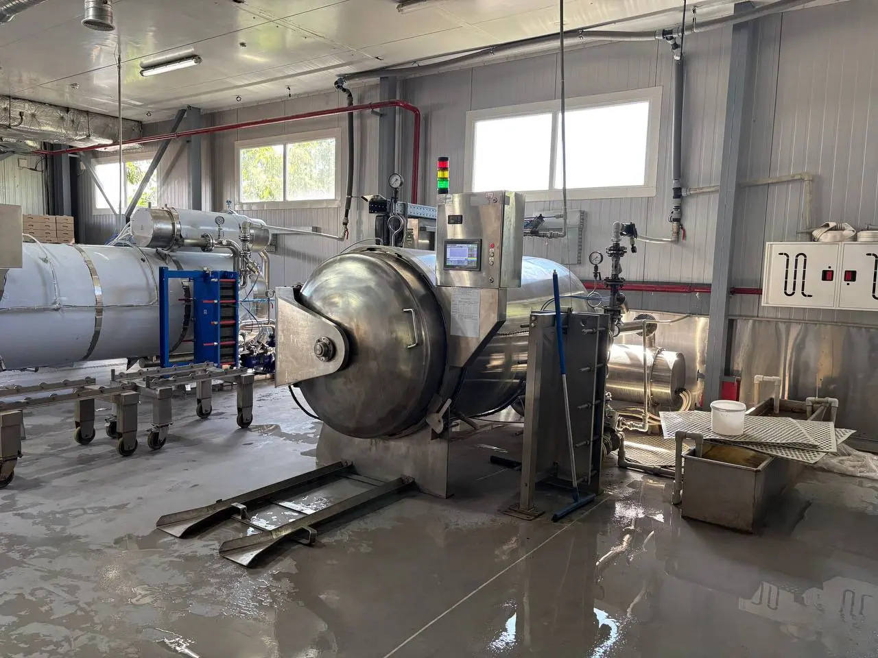 Sterilizing horizontal autoclave