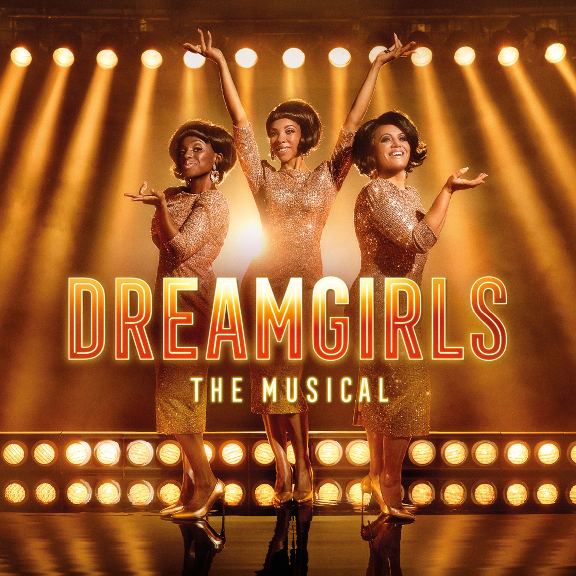 Dreamgirls The Musical manér. Tre tjejer som står i glittriga klänningar.