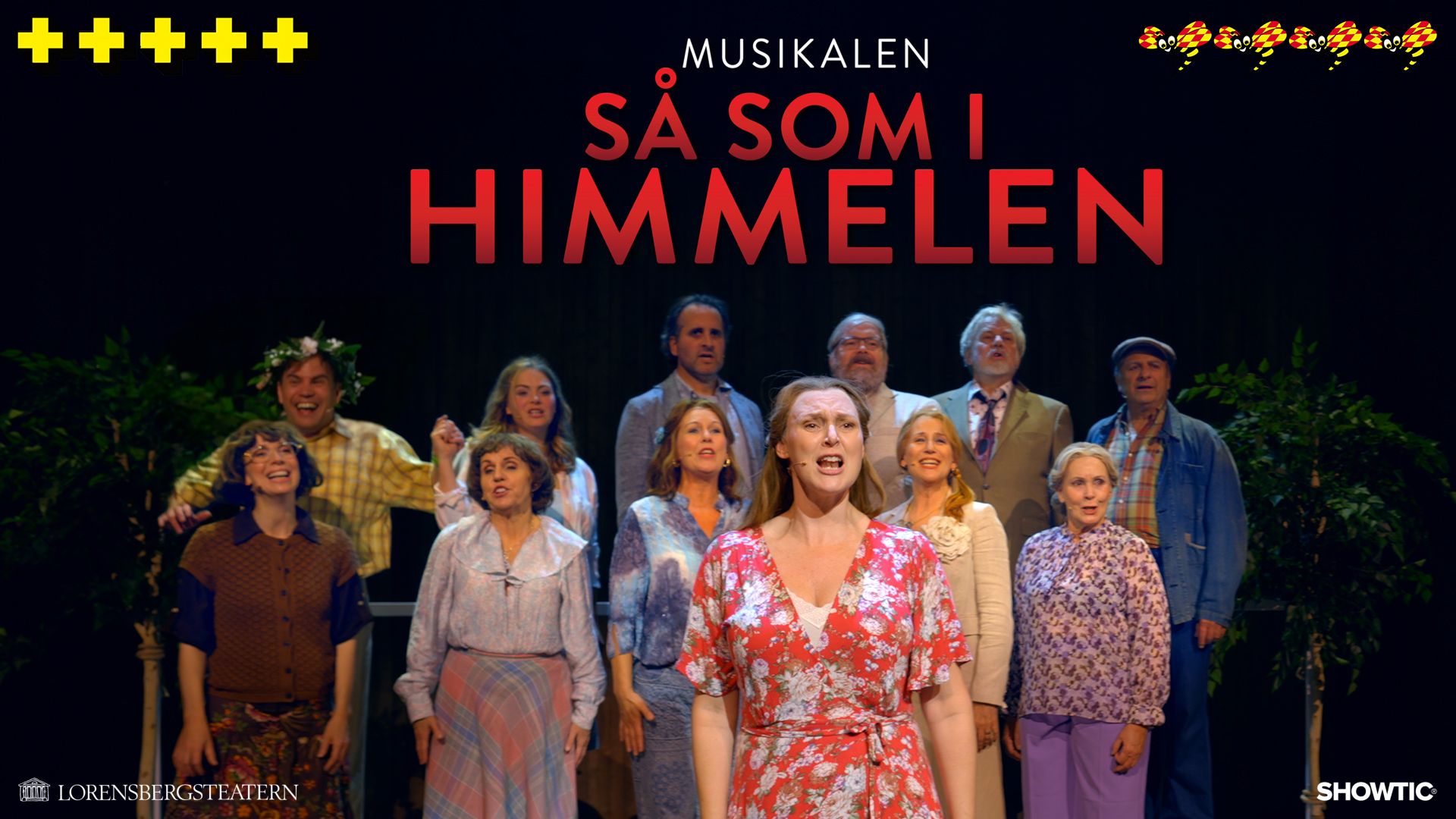 Scenbild från musikalen Så som i himmelen på Lorensbergsteatern i Göteborg. Sanna Nielsen står längst fram i en rödblommig klänning och sjunger, med ensemblen samlad bakom sig. Överst står ”Musikalen Så som i himmelen” och längst ner syns Lorensbergsteaterns och Showtics logotyper.